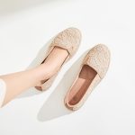 ⁦حذاء باليه مسطح اسود مطرز بالزهور للنساء من الدانتيل الابيض، حذاء مسطح مريح⁩ - الصورة ⁦8⁩