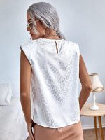 ⁦بلايز نسائية انيقة مبطنة بكتف مبطن ورقبة دائرية بدون اكمام بطبعة جلد الفهد من جورجليتر⁩ - الصورة ⁦2⁩