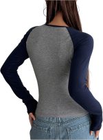 ⁦تي شيرت نسائي باكمام طويلة وقبة دائرية بدون طوق واكمام رجلان وقصة ضيقة من جورجليتر⁩ - الصورة ⁦2⁩