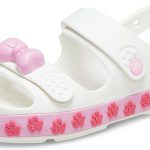 صندل 210030-1Ng للأطفال من الجنسين بتصميم مريح من كروكس