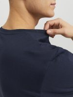 ⁦جاك اند جونز تي شيرت بقبة دائرية وشعار كورب للرجال⁩ - الصورة ⁦7⁩
