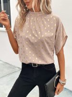 ⁦بلوزة نسائية منقطة مكشكشة ورقبة وهمية ورباط خلفي قصير الاكمام من جورجليتر⁩ - الصورة ⁦2⁩