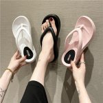 ⁦BEXOW Girls & Women's Waterproof High Heel Flip Flops Lightweight EVA Platform Sandals Stylish Beach Home Travel Footwear⁩ - الصورة ⁦5⁩