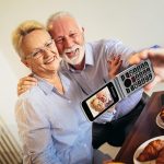 ⁦Tosaju 4G Elderly Portable No Contract Foldable Portable Simple Big Button Elderly Mobile Phone with Charging Station Emergency Call Button Dual SIM Card Free 1200Mah Battery⁩ - الصورة ⁦6⁩