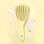 ⁦ناتشور سبيل فرشاة فك تشابك الشعر من فليكسي فلو | تفك تشابك جميع انواع الشعر | للشعر الرطب والجاف | خيوط مرنة لتنظيف وتنظيف بدون الم | تزيل العقد وتقلل من التقصف | (اصفر)⁩ - الصورة ⁦4⁩