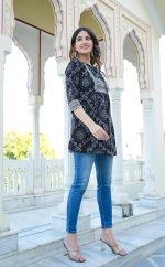 ⁦ياش غاليري قميص تونيك للنساء 1417PLYKBLACK-P (عبوة من قطعة واحدة)⁩ - الصورة ⁦3⁩