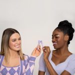 ⁦فلورنس باي ميلز ملمع شفاه وورك ات باوت، صني هاني، 0.27 اونصة/8 مل⁩ - الصورة ⁦2⁩