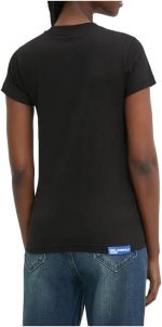 ⁦تي شيرت كيه ال جيه بقصة ضيقة للنساء من كارل لاغرفيلد جينز⁩ - الصورة ⁦3⁩