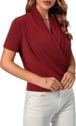 ⁦بلوزة كاجوال بقبة V متقاطعة واكمام قصيرة ولون سادة للنساء⁩ - الصورة ⁦3⁩