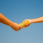 ⁦استراليان جولد بخاخ مستمر، واقي من الشمس بعامل وقاية من اشعة الشمس 30، 6 اونصة، يجف بسرعة وواسع الطيف ومقاوم للماء وغير دهني من الاوكسي بنزون ولم يتم اختباره على الحيوانات⁩ - الصورة ⁦5⁩