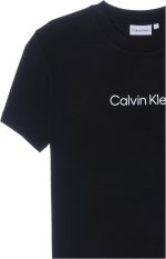 ⁦تيشيرت بقصة عادية مزين بلوجو للنساء⁩ - الصورة ⁦3⁩