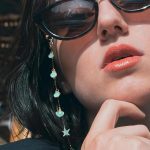 ⁦سلسلة نظارات للنساء، قطعتان من خرز صدف اللؤلؤ والنظارات الشمسية والنظارات الشمسية ونظارات القراءة، حزام الرقبة حامل اقنعة الوجه، حبل قصير انيق للبنات قلادة سوار⁩ - الصورة ⁦7⁩