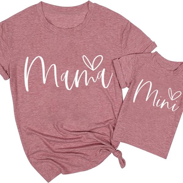 تي شيرت مطبوع عليه عبارة «Mama and Mini» لطيف على شكل قلب الحب للأم والطفل متطابقة، ملابس متطابقة للأم والطفل