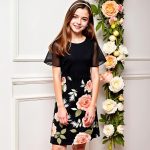 ⁦طقم فستان للبنات من اكسولينوفا، بلوزة تشبه القطن باكمام مكشكشة وتنورة زهور قابلة للتمدد، فستان حفلات من قطعة واحدة للصيف، قماش مرن وجيد التهوية، للاعمار من 8 الى 12 سنة، مثالي للاحتفالات والتجمعات⁩ - الصورة ⁦6⁩