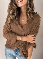 ⁦بلايز نسائية بقبة V واكمام مطوية وازرار سفلية⁩ - الصورة ⁦3⁩