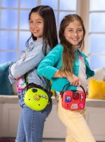 ⁦ميراكيلوس شنطة يد صغيرة من ليدي باج بوب ان سوب، شنطة قابلة للتخصيص بـ4 شارات مشبك، شنطة اكسسوارات، شنطة يد خفيفة الوزن ومتينة ومقاومة للماء - هدية للبنات والاطفال (دعسوقة)⁩ - الصورة ⁦5⁩