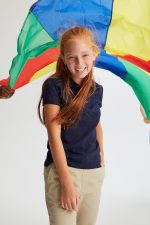 ⁦تي شيرت بولو بيتر بان بأكمام قصيرة للفتيات من French Toast⁩ - الصورة ⁦5⁩