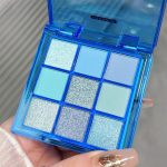 ⁦Klein blue Eyeshadow Palette, 9 Colors Glitter Matte Blue Shadow, Highly Pigmented Vibrant Drama Makeup with a Long-Wearing Formula⁩ - الصورة ⁦3⁩