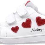 حذاء رياضي للبنات الصغيرات من بي نيو فليك