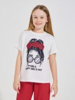 ⁦طقم مكون من تيشرت وبنطلون مطبوع عليه Happy Girl'S Day للبنات بعمر 8 سنوات من ستايلي، لون احمر⁩ - الصورة ⁦4⁩