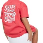 طقم تيشيرت وشورت برسومات لوح تزلج للاولاد من ستايلي، لون احمر