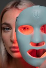 ⁦قناع علاجي باضاءة LED من كيور - قناع وجه LED قابل للتخصيص يتكيف مع بشرتك - قناع اضاءة LED للخطوط الدقيقة، معتمد من ادارة الغذاء والدواء الامريكية، صبغة غير متساوية وتحسين البثور⁩ - الصورة ⁦7⁩