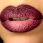 ⁦Long‑last‑Wear Two-Tone Dual Colour Lipstick | Moisturizing, Waterproof, Transfer‑Proof Lip Color | Gradient Ombré Lip Color Stick | Fade Resistant & Smudge Proof | Vegan Formula(Berry Drip(101))⁩ - الصورة ⁦7⁩