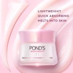 ⁦Pond's Bright Beauty Anti-Spot Serum Cream with Niacinamide and SPF 15 PA++ Fades Dark Spots and Reveals Bright Skin, 50g⁩ - الصورة ⁦3⁩