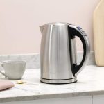 ⁦غلاية كهربائية كوزينارت مع درجة حرارة مزدوجة، لون فضي، سعة 1.7 لتر، Ccj210E⁩ - الصورة ⁦2⁩