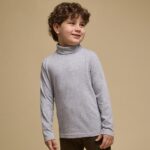 ⁦ار اند بي تيشرت سادة برقبة عالية واكمام طويلة للاولاد 525-0973KB013-6⁩ - الصورة ⁦2⁩