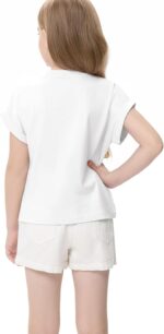 ⁦تي شيرت بناتي باكمام قصيرة سادة واساور اكمام مطوية ورقبة دائرية ضيقة عصرية مع زهور ثلاثية الابعاد مقسمة 3 دي 3-12 سنة⁩ - الصورة ⁦2⁩