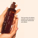 ⁦زيت الجسم بفيتامين سي للنساء والرجال من سيكلار، سيروم مرطب معطر للجسم برائحة سانتال لبشرة متوهجة. مغذي ومرطب بعد الاستحمام والعناية بالبشرة في الحمام، 4.2 اونصة سائلة⁩ - الصورة ⁦3⁩