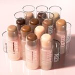 ⁦مايبيلين قلم وجه ليفتر ستيكس متعدد الاستخدامات من نيويورك، كونتور وبرونزر وكونسيلر وكريم اساس مع زيت بذور التوت البري 20⁩ - الصورة ⁦8⁩