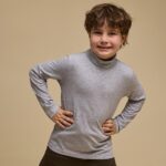 ⁦ار اند بي تيشرت سادة برقبة عالية واكمام طويلة للاولاد 525-0973KB013-6⁩ - الصورة ⁦4⁩