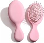 الانكس فرشاة شعر، فرشاة سفر صغيرة، مشط تدليك مجعد مناسب للفتيات والسيدات والاطفال الصغار. مناسبة للشعر المجعد الطبيعي، فرشاة شعر مفرودة، فرشاة متشابكة للشعر الرطب والجاف (بينك)