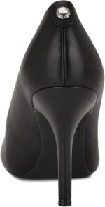 ⁦NINE WEST Women's Fifth 9x9 Pointy Toe Pump⁩ - الصورة ⁦2⁩