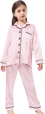 اس سي اتش بي بي بي تي ايه طقم بيجامة من الساتان للبنات، طقم بيجامة نوم من الحرير بازرار سفلية، طقم بيجامات نوم من قطعتين بلون بينك ليوبارد، 4-5T = علامة 120، تي - بينك ليوبارد، 4-5 سنوات, تي - بينك