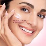 ⁦Pond's Bright Beauty Anti-Spot Serum Cream with Niacinamide and SPF 15 PA++ Fades Dark Spots and Reveals Bright Skin, 50g⁩ - الصورة ⁦2⁩