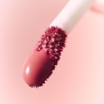 ⁦لاكا ملمع شفاه لاكا من اند كو جيلينج نود رقم 301 فيج رينج 0.16 اونصة⁩ - الصورة ⁦4⁩