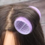 ⁦مجموعة بكرات شعر من 8 قطع | مجموعات بكرات تجعيد الشعر ذاتية الامساك | تجعيد الشعر للشعر الطويل والمتوسط والقصير الكثيف والرقيق | لون عشوائي⁩ - الصورة ⁦4⁩