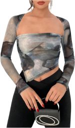 بلوزة قصيرة غير متماثلة مصبوغة بالربط واكمام طويلة وقبة مربعة للنساء من جورجليتر