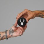 ⁦ماد رابيت بلسم التاتو وكريم العناية اللاحقة - تحسين اللون الذي ينعش الوشم القديم، يرطب التاتو الجديد، مصنوع من مكونات نظيفة + خالي من البترول، لوشن مرطب ومشرق للوشم اليومي⁩ - الصورة ⁦6⁩