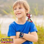 ⁦ساعة ذكية للاطفال من سونيك ذا هيدجهوغ - مكالمات بلوتوث ورسائل وكاميرا وموسيقى وتتبع النوم وتطبيقات اللياقة البدنية والنشاط - 6 وجوه ساعة وشاشة تعمل باللمس وقابلة لاعادة الشحن بمنفذ USB - تناسب المعصم⁩ - الصورة ⁦5⁩