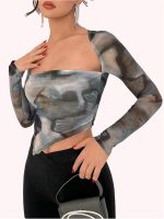 ⁦بلوزة قصيرة غير متماثلة مصبوغة بالربط واكمام طويلة وقبة مربعة للنساء من جورجليتر⁩ - الصورة ⁦3⁩