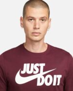 ⁦نايك تي شيرت ان اس دبليو جست دو ات سووش للرجال⁩ - الصورة ⁦3⁩