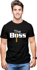 ⁦تي شيرتات للازواج من هانج اوت هاب Hangout-Hub024$P للازواج | تيشيرت مطبوع عليه The Boss The Real Boss | تي شيرت بقبة دائرية للرجال والنساء (عبوة من قطعتين، قطن، نصف كم)⁩ - الصورة ⁦2⁩