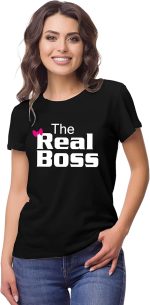 ⁦تي شيرتات للازواج من هانج اوت هاب Hangout-Hub024$P للازواج | تيشيرت مطبوع عليه The Boss The Real Boss | تي شيرت بقبة دائرية للرجال والنساء (عبوة من قطعتين، قطن، نصف كم)⁩ - الصورة ⁦3⁩