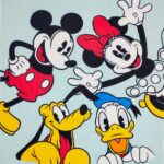 ⁦طقم نوم ديزني ميكي ماوس اند فريندز للبنات⁩ - الصورة ⁦3⁩