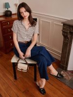 ⁦بلوزة نسائية بأكمام دولمان مطبوعة بالكامل بأزرار سفلية وأكمام قصيرة من جورجليتر⁩ - الصورة ⁦5⁩