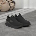 ⁦حذاء رياضي جو رن اليفيت للرجال بتصميم سهل الارتداء مناسب للمشي والركض من سكيتشرز، أسود، مقاس 9, 42 أوروبي⁩ - الصورة ⁦2⁩